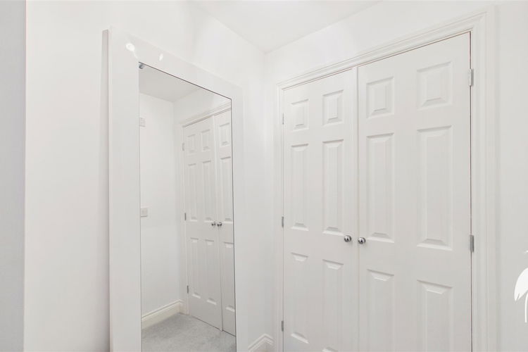 Dressing Room - Picture 11 of 19