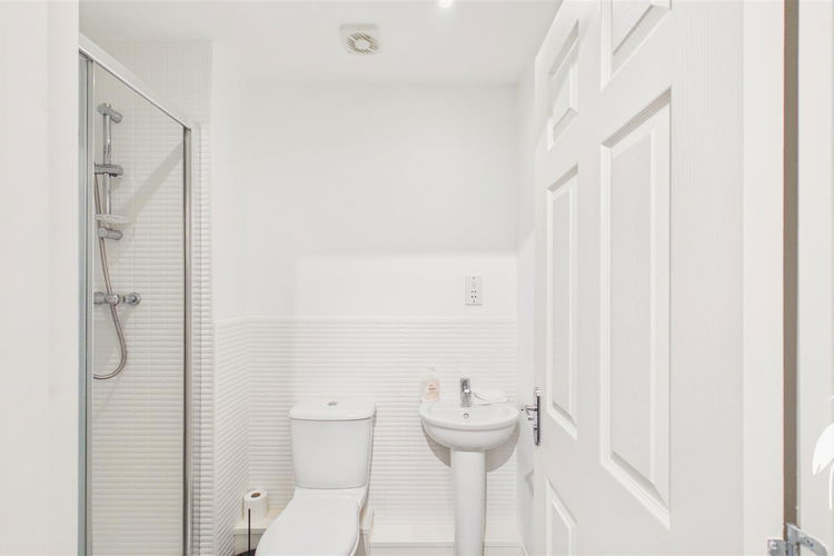 En Suite Shower Room - Picture 12 of 19