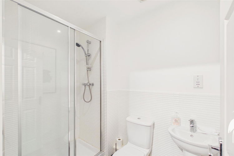 En Suite Shower Room - Picture 13 of 19