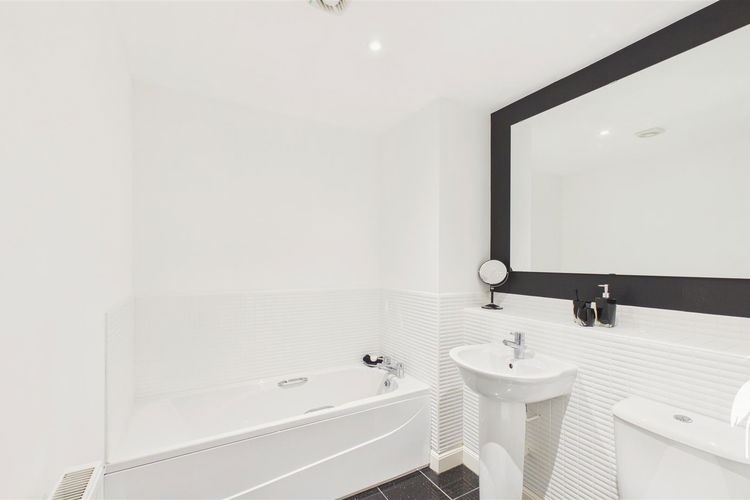 Bathroom - Picture 16 of 19