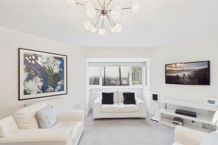 Living Area - Picture 3 of 19