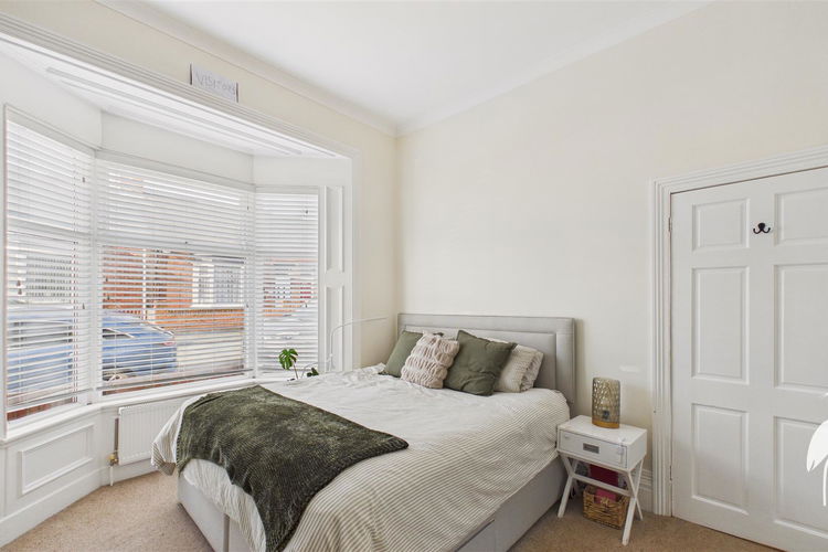 Bedroom 1 - Picture 12 of 20