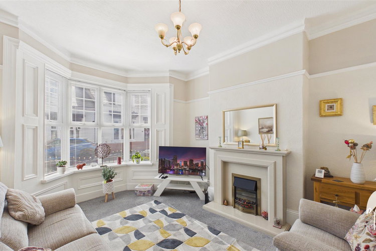 Lounge - Picture 2 of 22