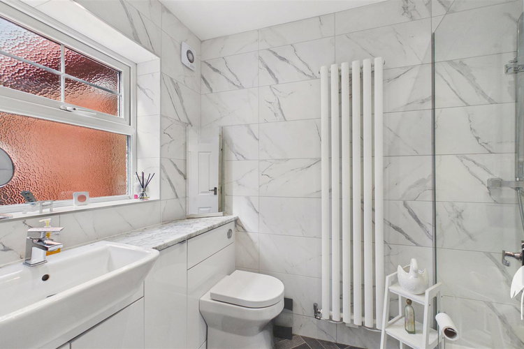 Shower Room - Picture 13 of 22