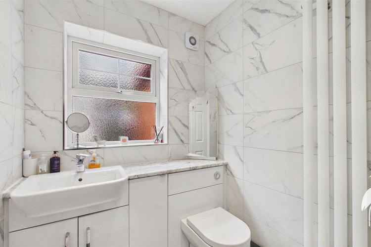 Shower Room - Picture 14 of 22