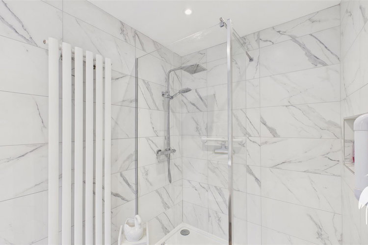 Shower Room - Picture 15 of 22