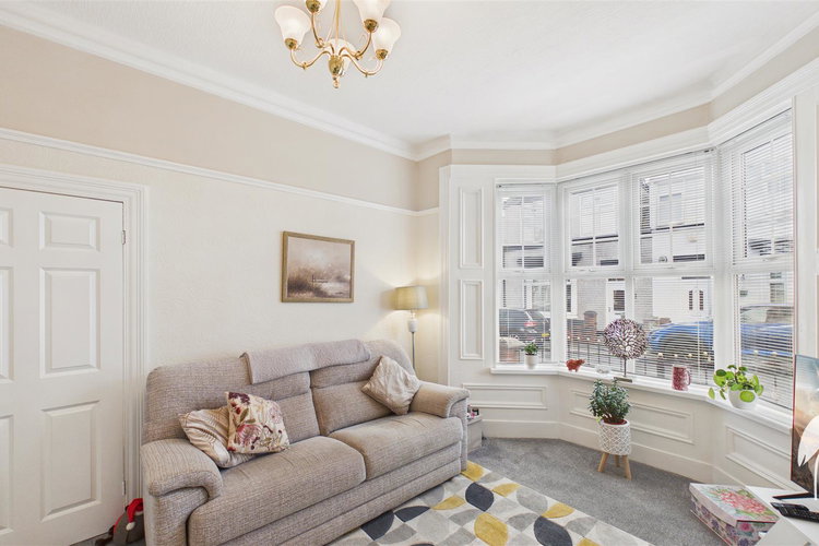 Lounge - Picture 3 of 22