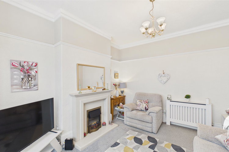 Lounge - Picture 4 of 22