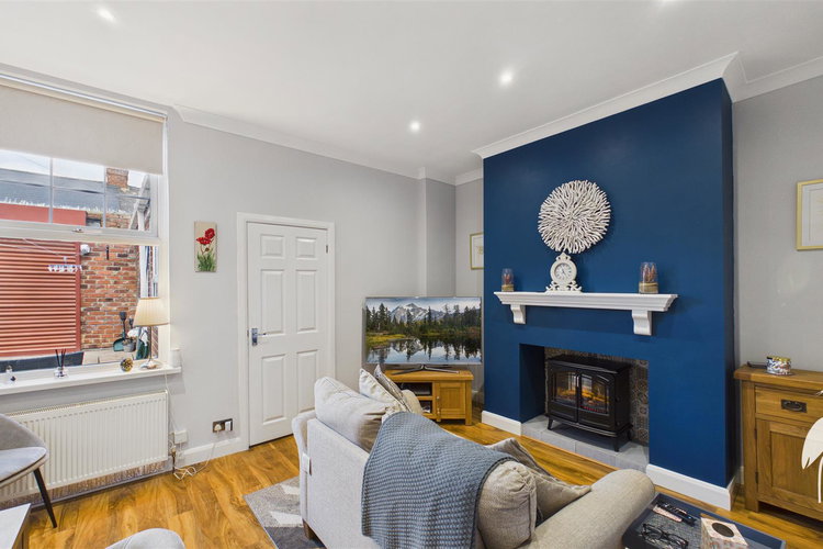 Living/Dining Room - Picture 5 of 22