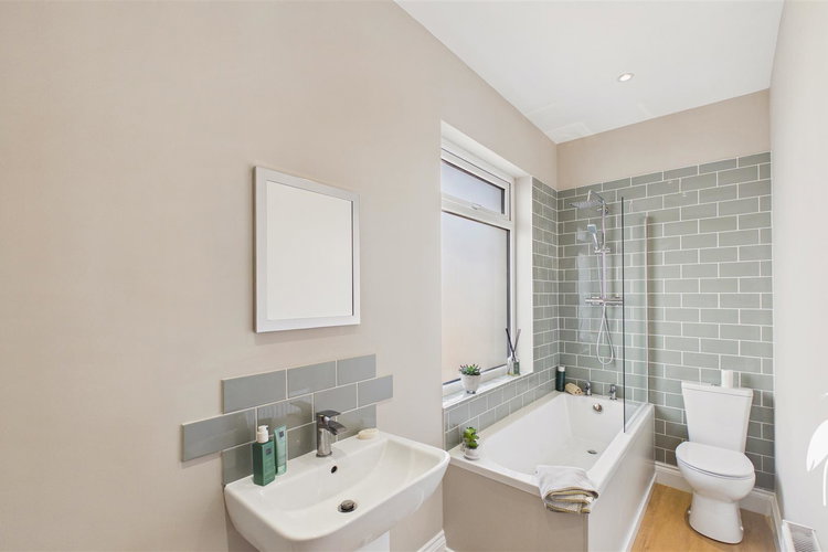 Bathroom - Picture 16 of 24