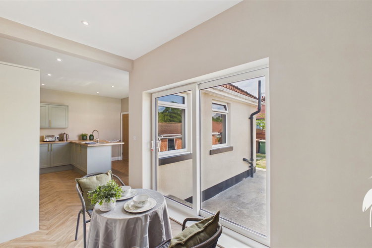 Dining Area - Picture 10 of 24