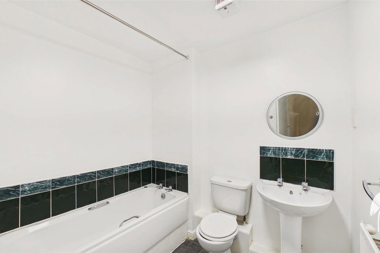 Bathroom - Picture 13 of 14