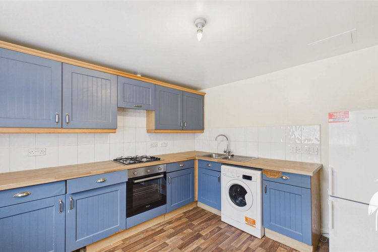 Kitchen - Picture 5 of 14