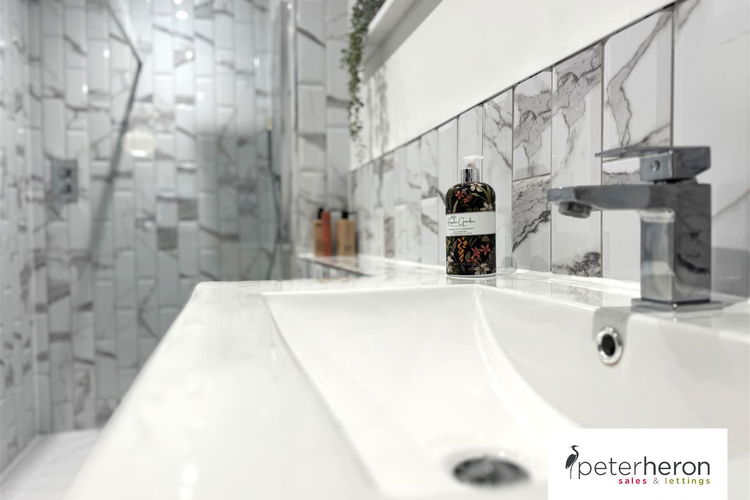 En-Suite Shower Room - Picture 19 of 33