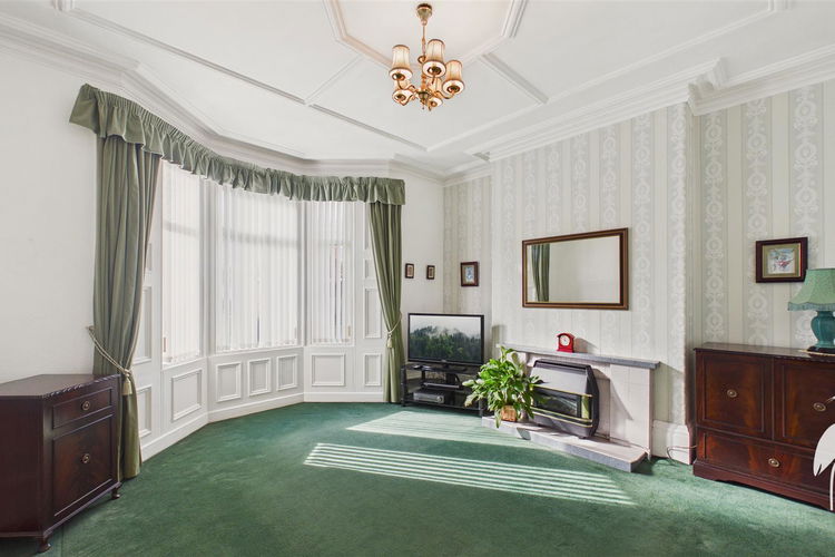 Lounge - Picture 2 of 26