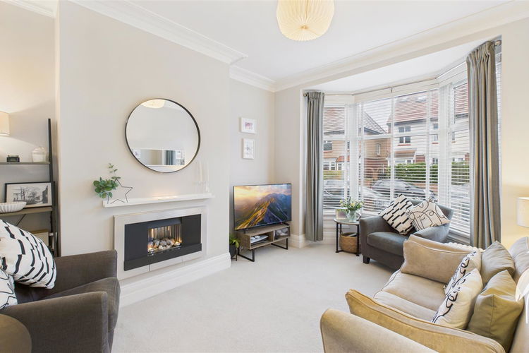 Lounge - Picture 2 of 24