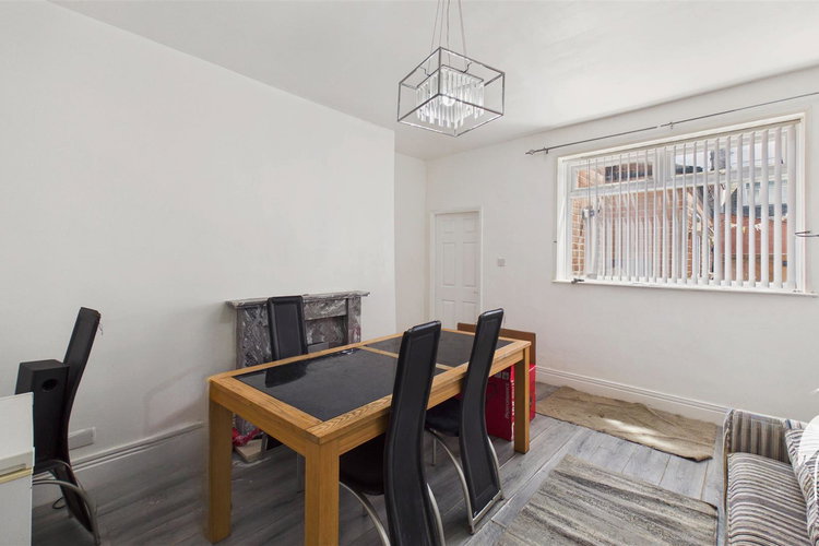 Dining Room - Picture 3 of 10