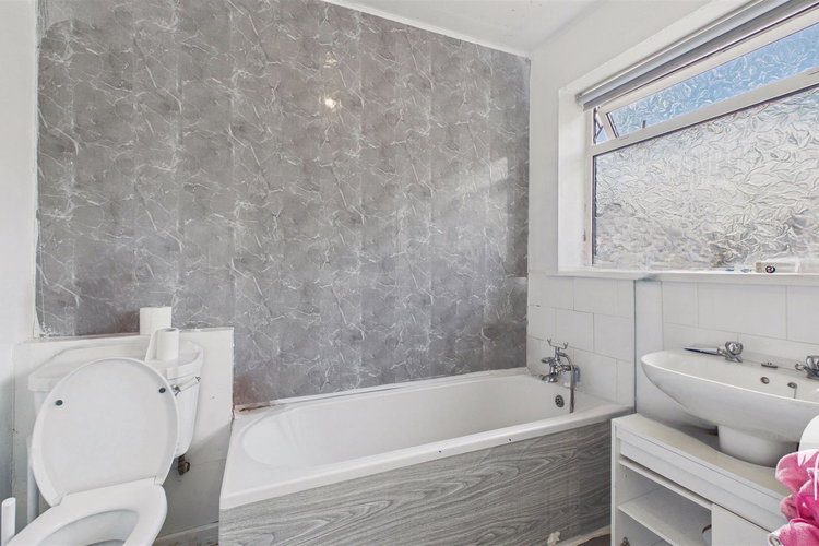 Bathroom - Picture 7 of 10