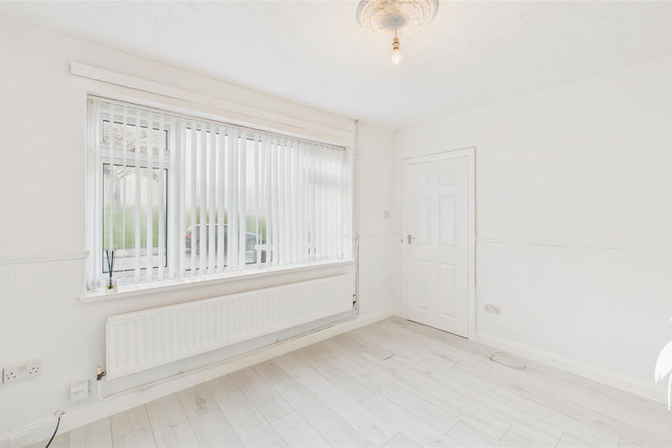 Lounge - Picture 2 of 21