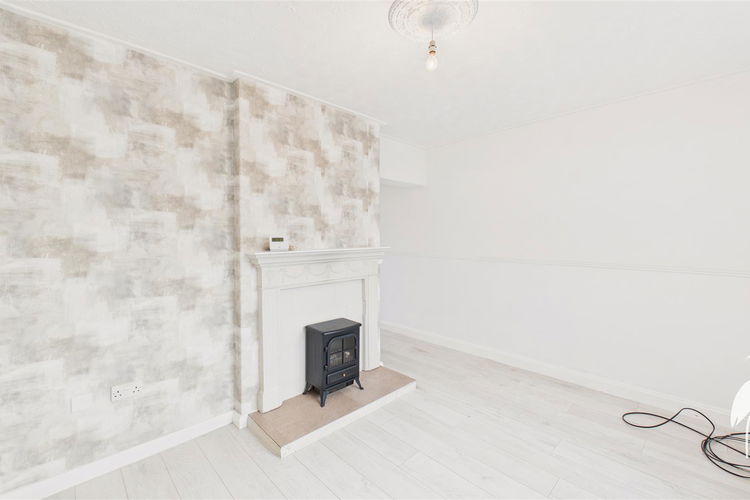 Lounge - Picture 3 of 21