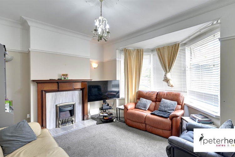 Lounge - Picture 2 of 14