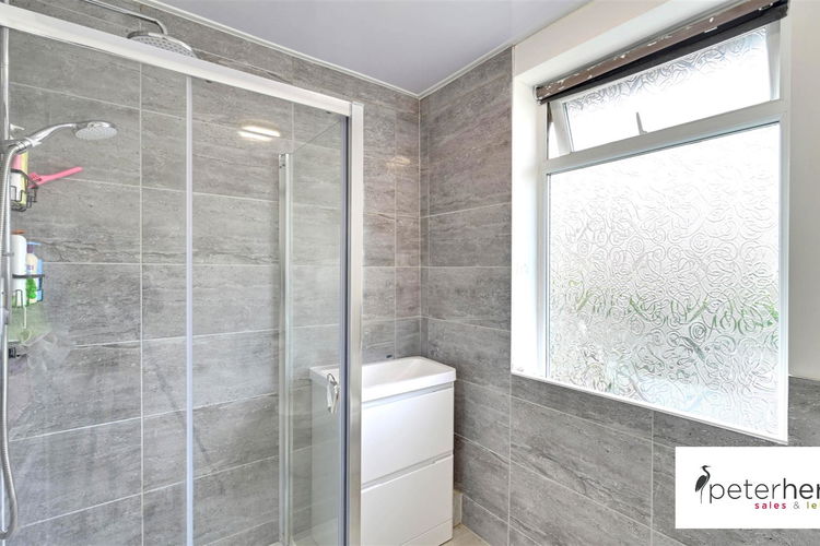 Shower Room - Picture 12 of 14