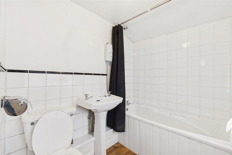 Bathroom - Picture 10 of 14