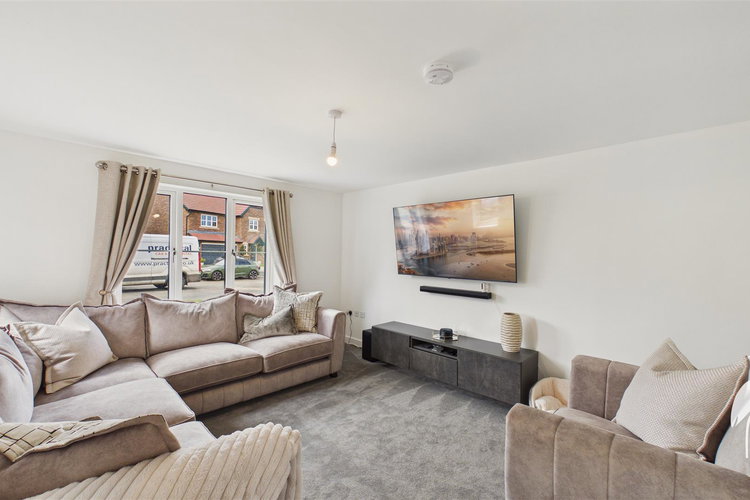 Lounge - Picture 2 of 29