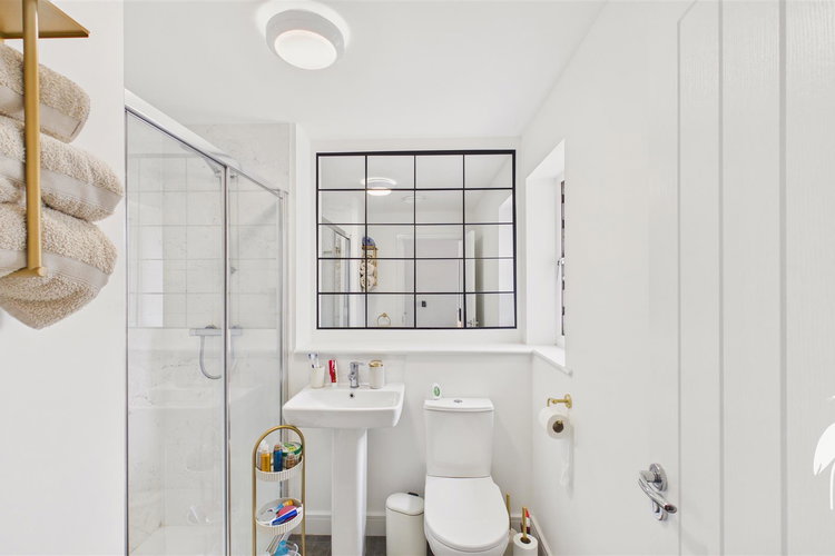 En Suite Showeroom - Picture 16 of 29