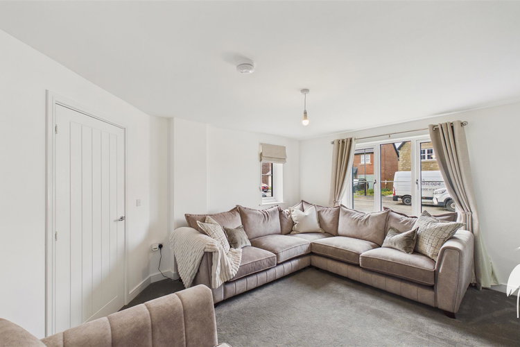 Lounge - Picture 3 of 29