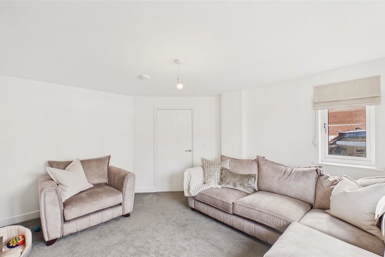 Lounge - Picture 4 of 29