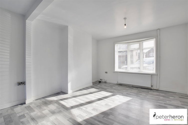 Lounge - Picture 2 of 14