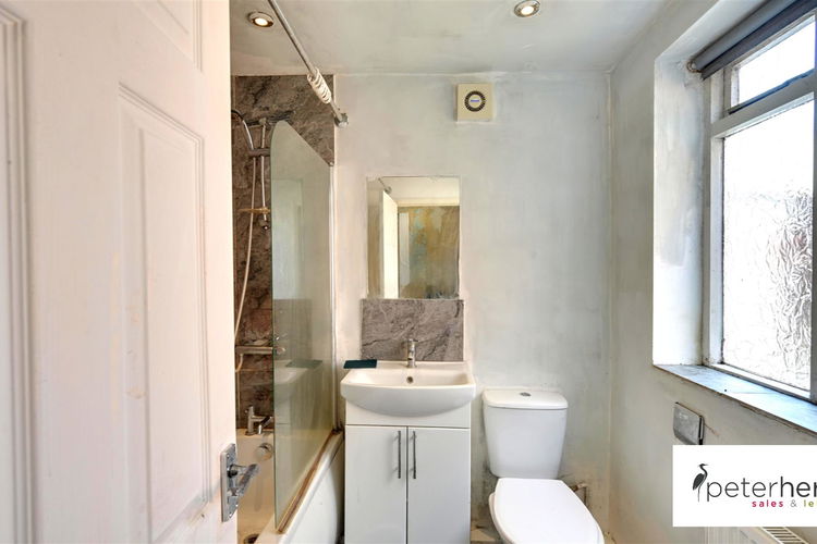 Bathroom - Picture 7 of 10
