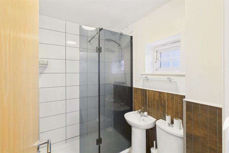 En-Suite - Picture 10 of 14