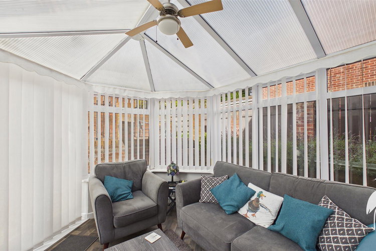 Conservatory - Picture 5 of 34
