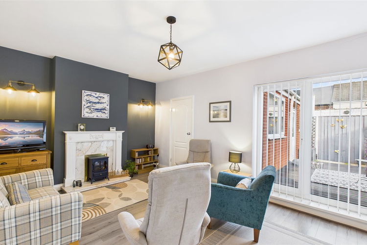 Lounge/Diner - Picture 2 of 24