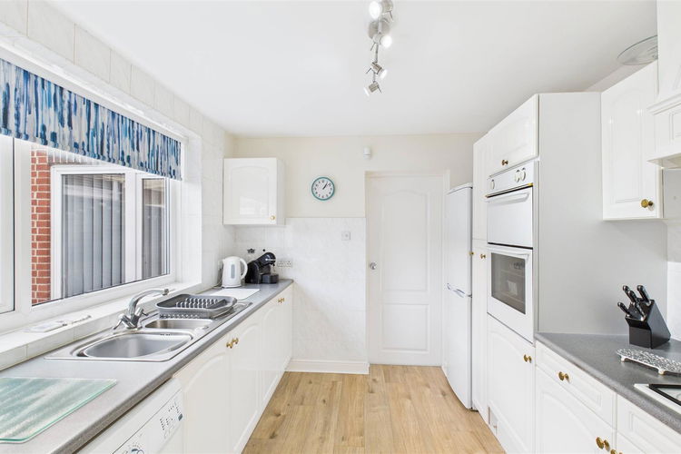 Kitchen - Picture 5 of 24