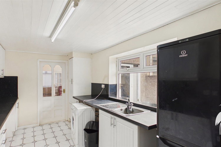 Kitchen - Picture 6 of 17