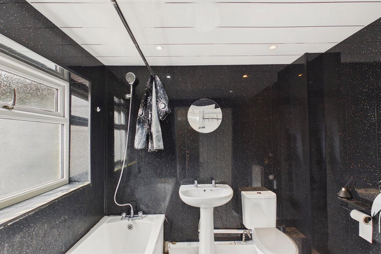 Bathroom - Picture 9 of 17