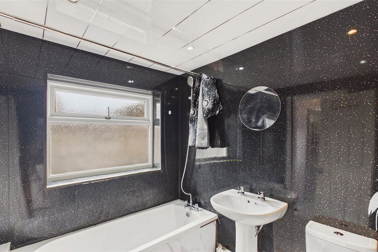 Bathroom - Picture 10 of 17