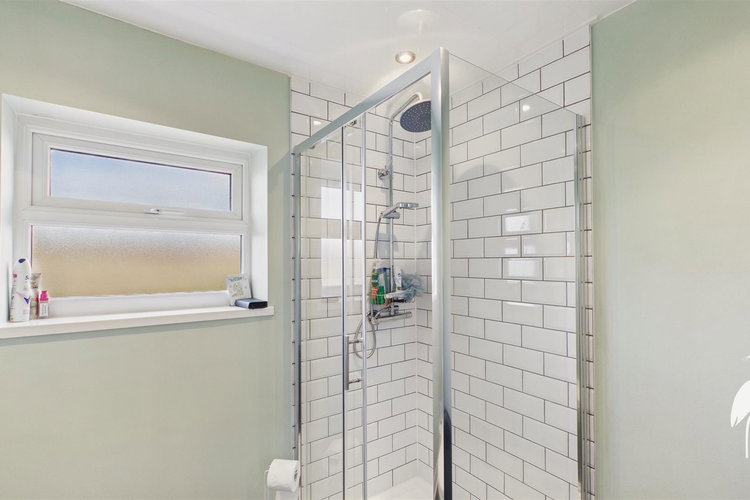 En Suite Shower Room - Picture 17 of 35