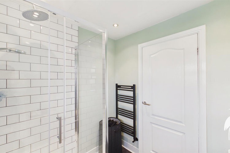 En Suite Shower Room - Picture 18 of 35