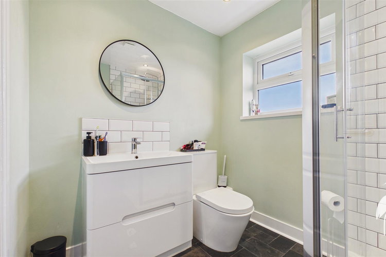 En Suite Shower Room - Picture 19 of 35