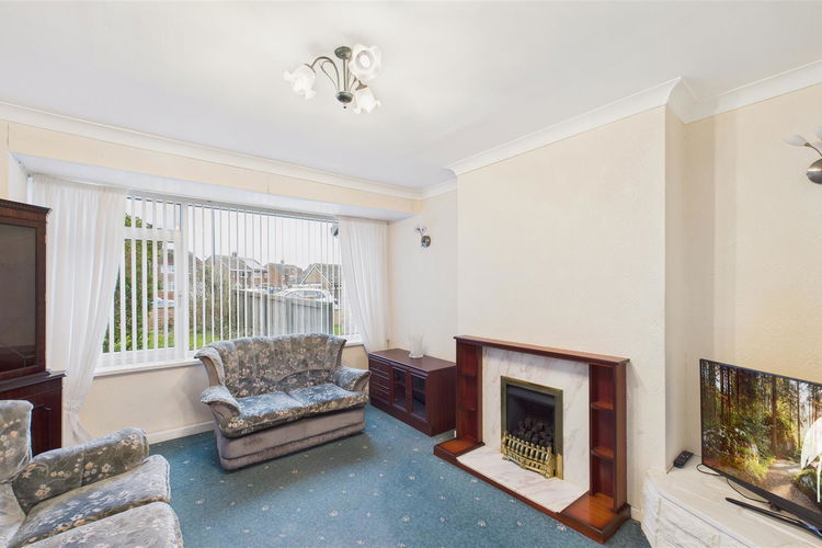 Lounge - Picture 2 of 29