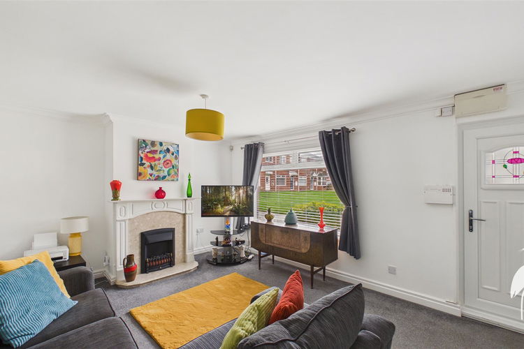 Lounge - Picture 2 of 21