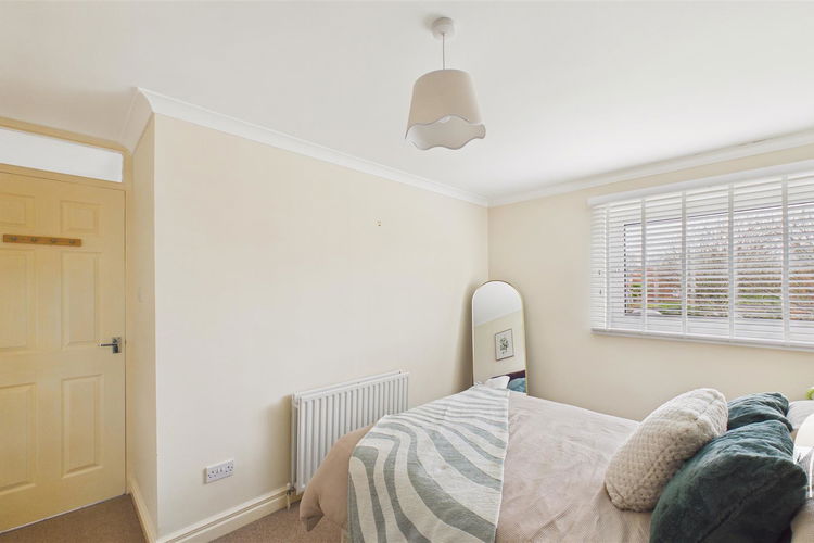 Bedroom 1 - Picture 11 of 21