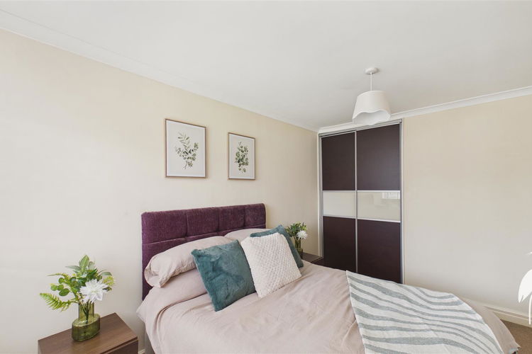 Bedroom 1 - Picture 12 of 21