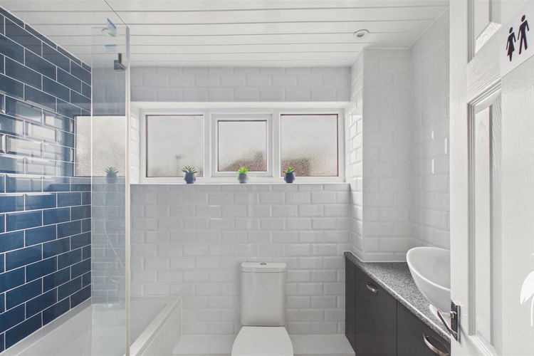 Bathroom - Picture 17 of 21