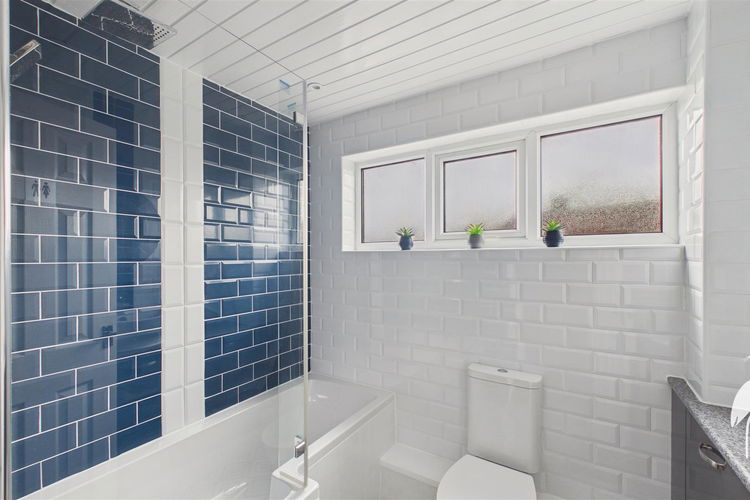 Bathroom - Picture 18 of 21