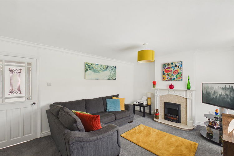 Lounge - Picture 3 of 21